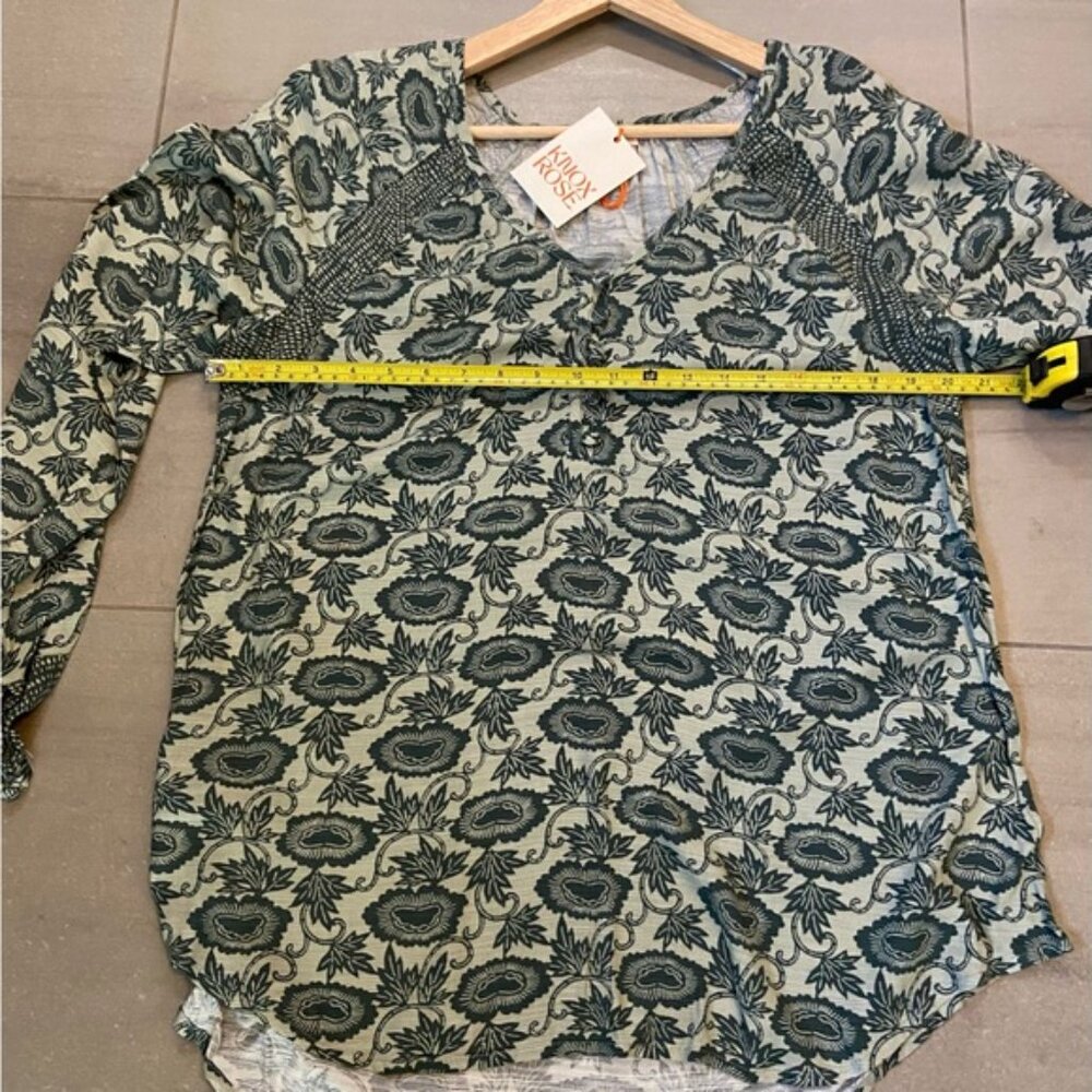 Knox Rose Sage Green Floral V-Neck Blouse